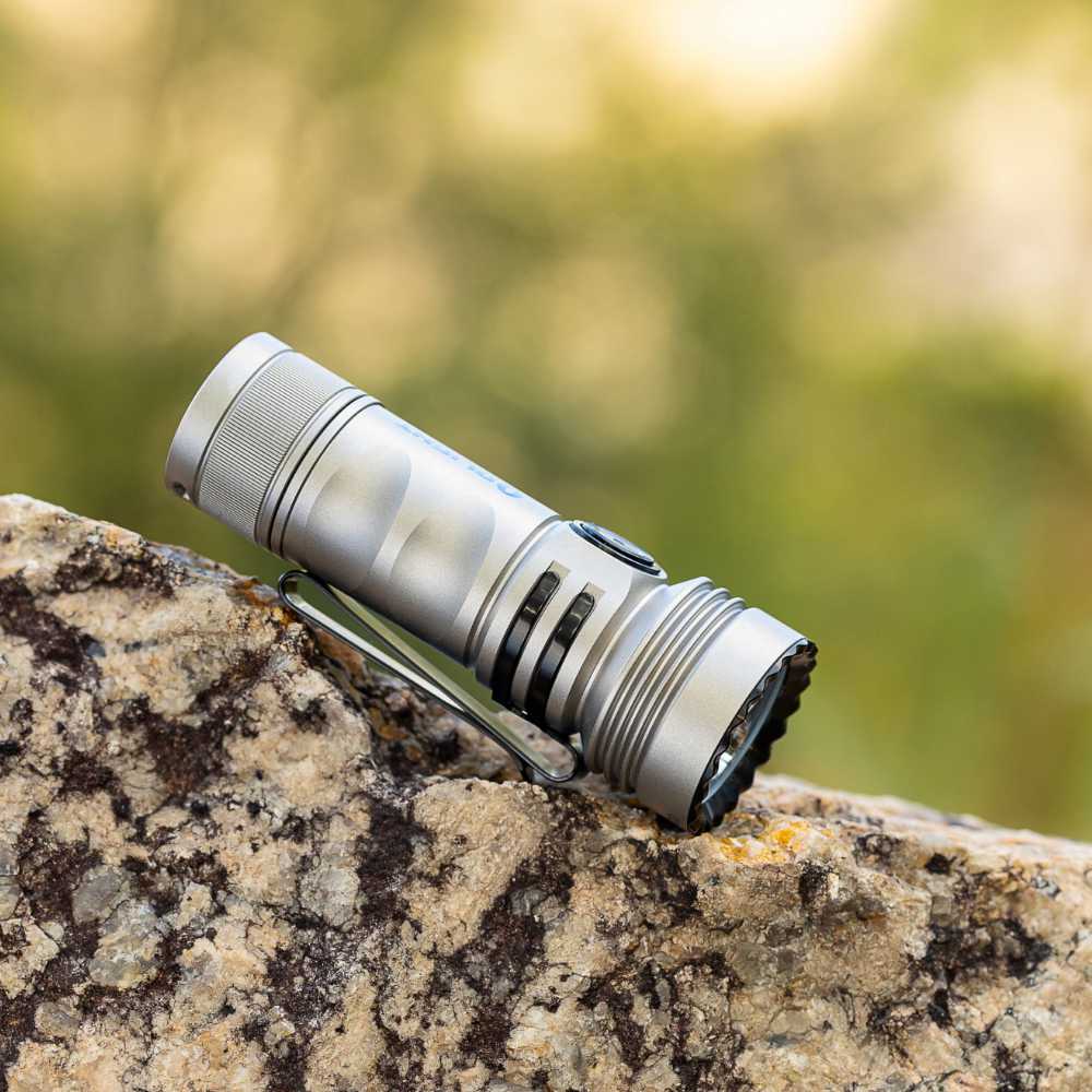 Olight Seeker 4 Mini Titanium Limited Edition